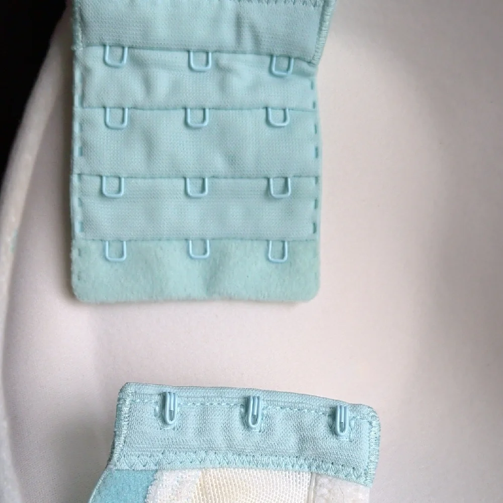 Cacique White Bra with Mint Accents - Picture 4 of 4